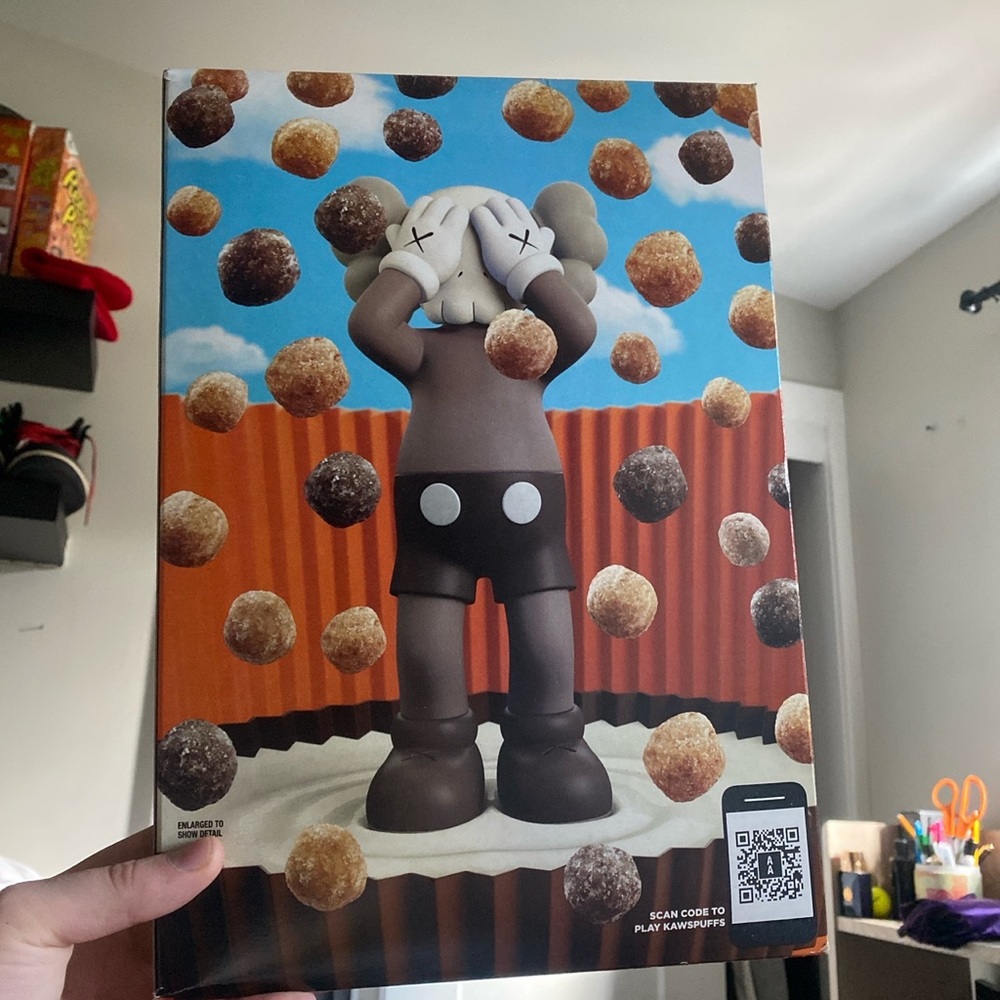 Kaws Reese‘s puffs - Picture 2 of 3